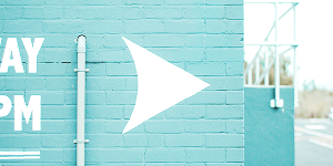 arrow pointing to the right on a brick wall